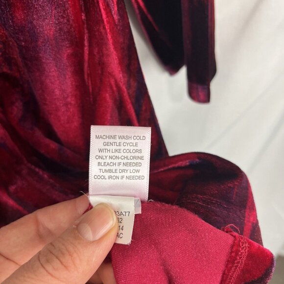 Unity World Wear Red and Black Paisley Patterned Velvet Cardigan Womens Size M - Picture 6 of 11